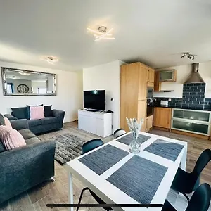  Apartment 2 Bed Modern United Kingdom
